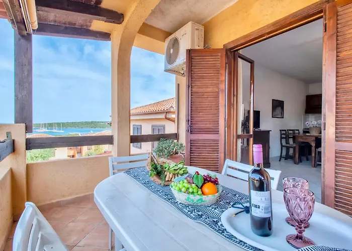 公寓式酒店 In Baia De Bahas Golfo Di 3*