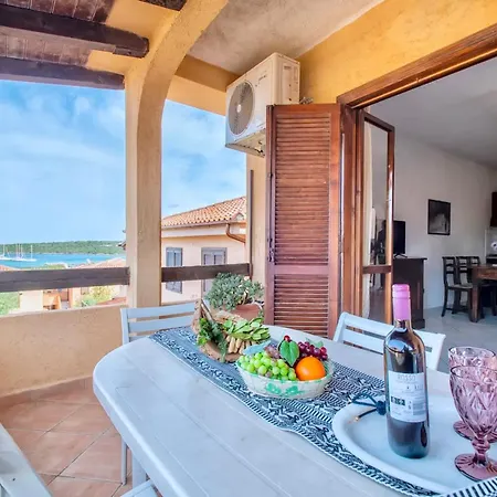Ξενοδοχείο με διαμερίσματα In Baia De Bahas Golfo Di 3*